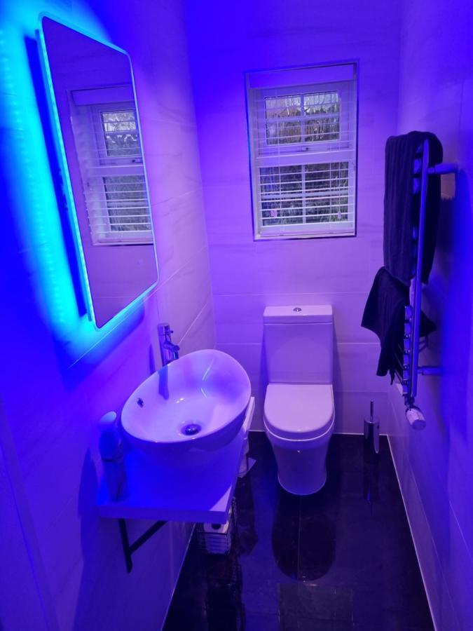 Swindon 6 Deluxe Doubles 2 With En Suite In Large House - No Pets 外观 照片