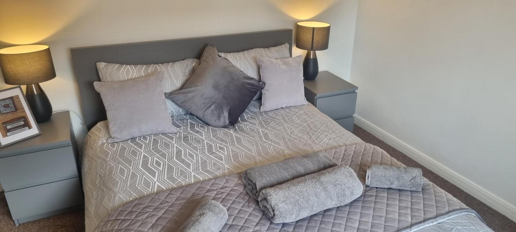 Swindon 6 Deluxe Doubles 2 With En Suite In Large House - No Pets 外观 照片